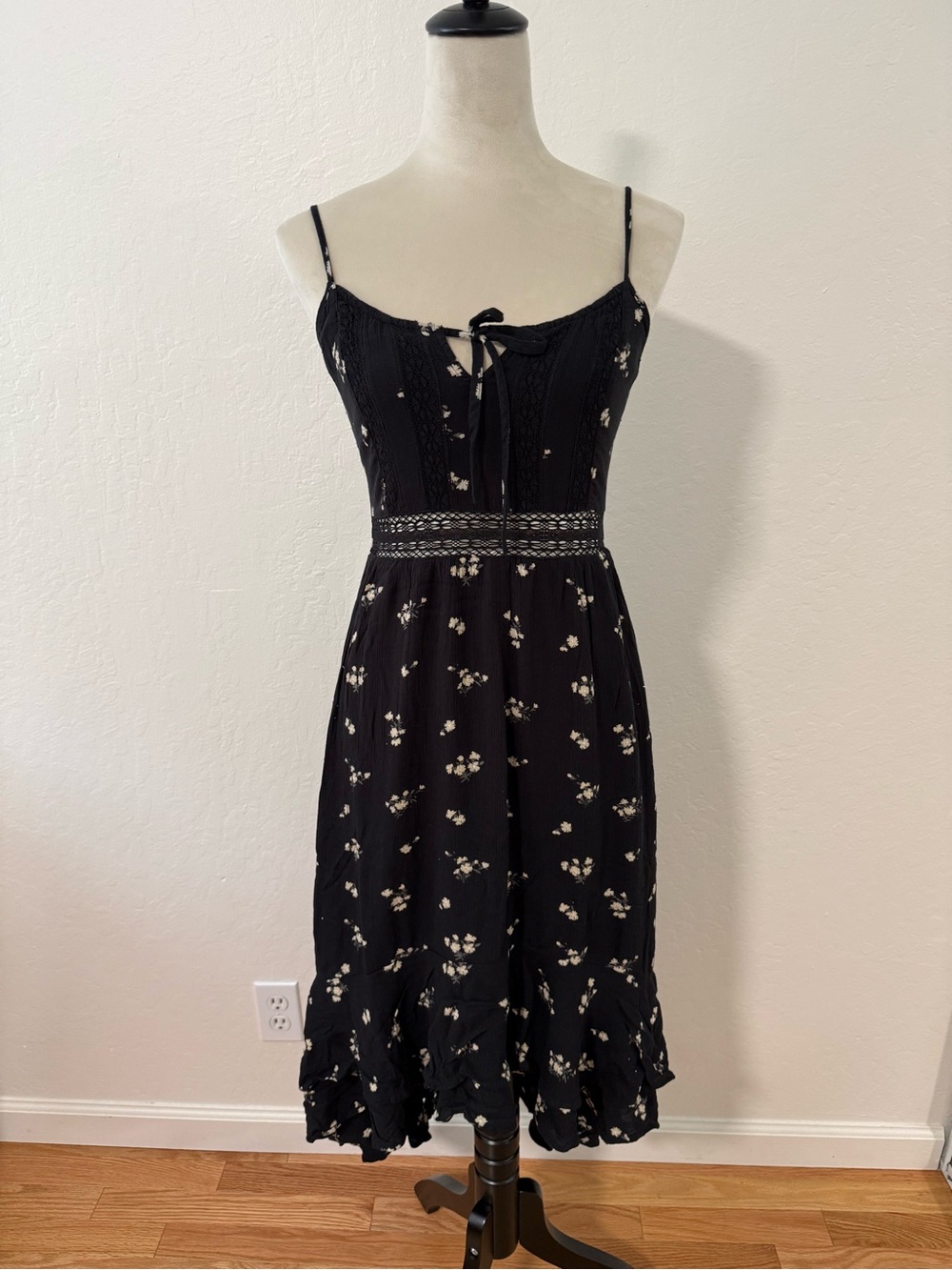 Abercrombie Black Floral Spaghetti-Strap Midi Dress